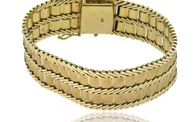 Bracelet large en or jaune 14 carats, femoir cliquet.
