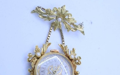 Broche pendentif porte montre de col en or jaune (18Kt - charançon) à décor floral...