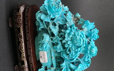 CHINE Panier de fleurs Sujet en turquoise... - Lot 13 - Osenat