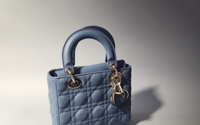 CHRISTIAN DIOR Sac Lady Dior en agneau bleu horizon Doublure en nylon damassé noir à...