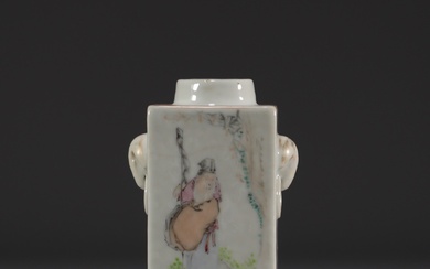 Chine - Vase quadrangulaire en porcelaine à décor de mage, paysage et calligraphie, Quanjicai Poids:...