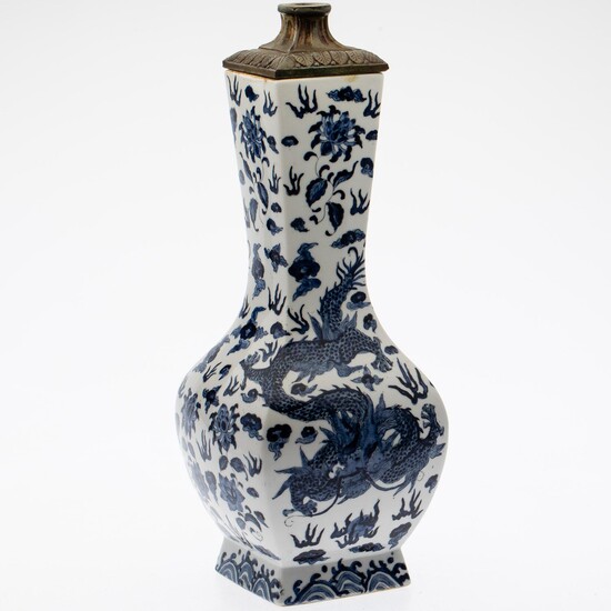 Chinese Blue and White Dragon Vase, Early 20th Century EV2DC