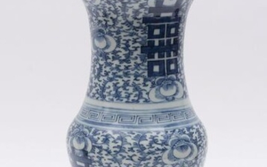 Chinese blue and white porcelain baluster vase, late