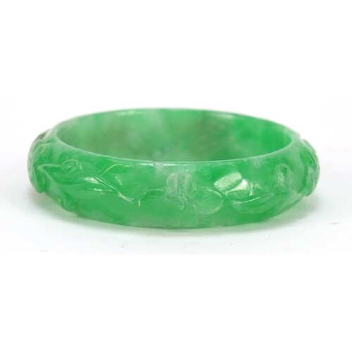 Chinese green jade bangle carved with flowers, 7.2cm in diam...