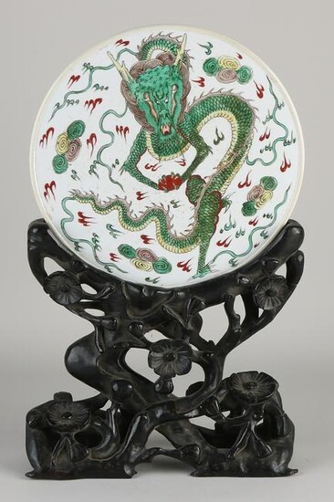 Chinese porcelain oval Familie Verte plaque with dragon
