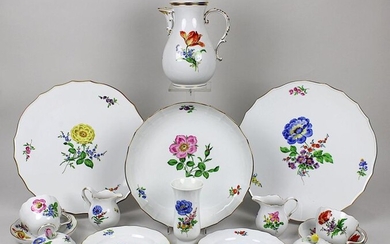 Coffee set for 12 persons, Meissen, 2nd half of the 20th century, form new cutout, decoration: German flower with scattered flowers, gold decorated, consisting of: coffee pot, h: 24 cm, 2 milk jugs, h: 9 cm, 2 sugar bowls, h: 9 cm, 12 cake plates, d:...