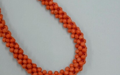 Collier de perles de corail tressées, fermoir... - Lot 13 - Copages Auction Paris