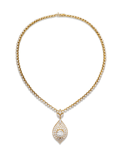 DIAMOND AND GOLD PENDANT NECKLACE
