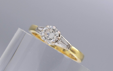 DIAMOND SOLITAIRE ring.