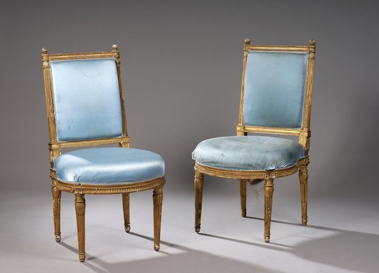 Deux chaises, formant paire, à dossier plat en boi…