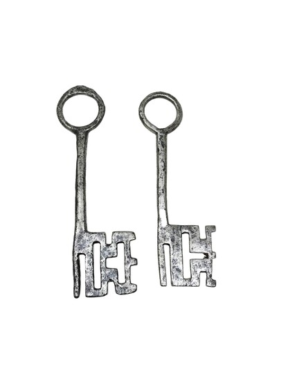Deux clés gothiques. 19, 8 - 18, 2 cm. Two... - Lot 13 - Art Richelieu