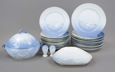 Dinner service for 11 persons, 27