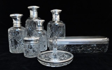Een 7-piece vanity perfume set - Delheid, Val Saint Lambert - Belgium - circa 1880/1900