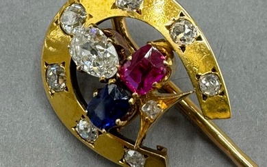Épingle à cravate en or 18K (750/1000) ornée d'un fer à cheval centré d'un diamant...