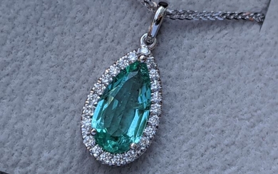 Excellent Quality Pear Shape Natural Emerald - 14 kt. White gold - Necklace with pendant - 1.60 ct Emerald - Diamonds