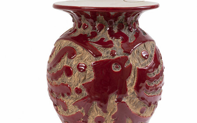 FANTECHI Un vaso in ceramica a rilievi, anni '30. Marcato '5032 FANTECHI'....