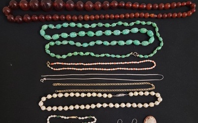 GOOD SELECTION OF JEWELLERY comprising an amber bead necklac...