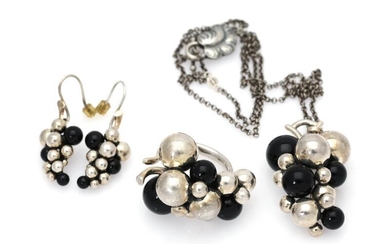 SOLD. Georg Jensen: A Grape jewelery collection comprising a necklace, a ring and a pair of ear pendants each set with onyx beads, mounted in sterling silver. – Bruun Rasmussen Auctioneers of Fine Art