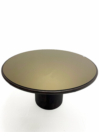 Glass and leather table. DE SEDE. 1970s