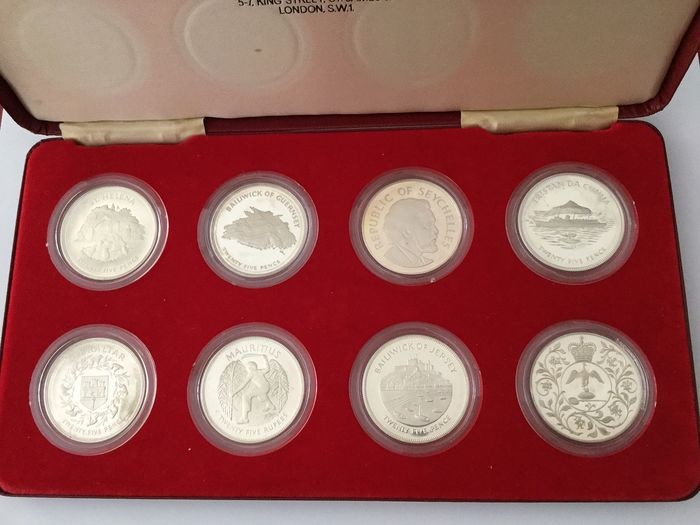 Great Britain and Commonwealth - Collection various cons 1977 'The Queen' s Silver Jubilee (8 different) in set - Silver