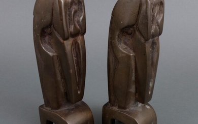 Henri Ubink (1921-1999), twee bronzen geabstraheerde vogelfiguren, lopers uit...