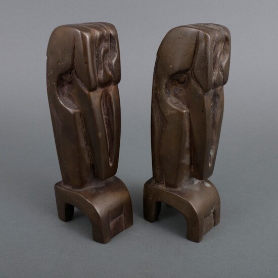 Henri Ubink (1921-1999), twee bronzen geabstraheerde vogelfiguren, lopers uit...