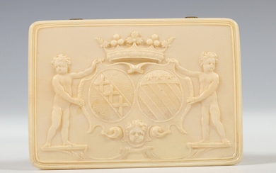 Ivoren snuifdoosje met decoratie van heraldische wapens, 18e eeuw