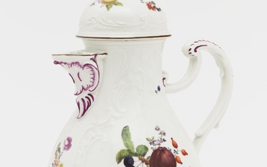A coffee pot - Meissen, 3rd quarter of the 18th century