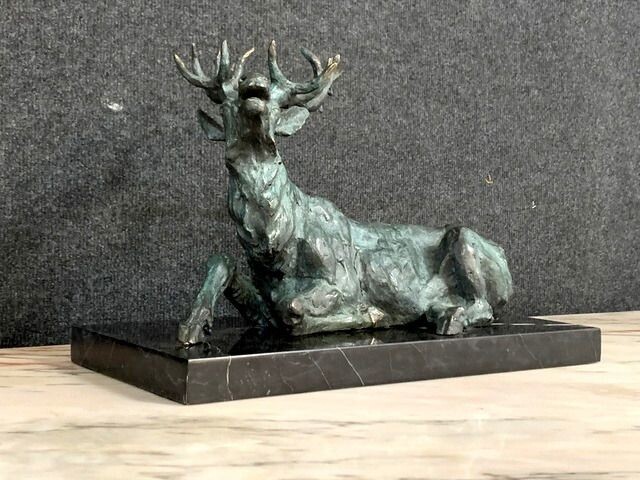 Large sculpture depicting a dying stag after Louis Vidal - 40 x h 28 cm - Bronze (patinated) - First half 20th century