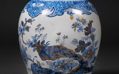 Large vase in blue and white porcelain with vegetal decoration...