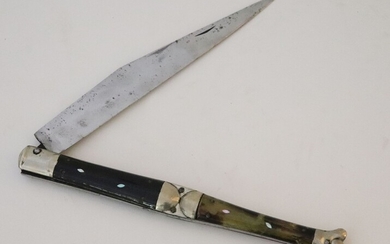 Long couteau pliant à cran d’arrêt 430 mm de long dont 200 mm de lame....