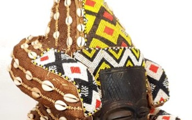 Mask (1) - Wood, cowries, pearls, raffia - Lele - Congo DRC