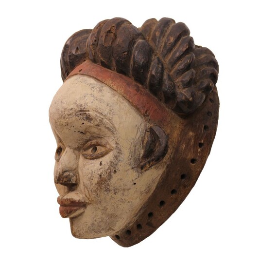 Masque Punu, Gabon Afrique. Important masque Punu. Une belle coiffe ouvragée, une très bellle expression...