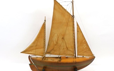 Model sailing yacht, 19th/20th century, mahogany