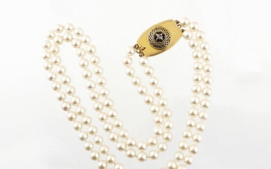 NECKLACE with two strands of cultured pearls. Shaped...
