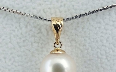 NO RESERVE PRICE - South sea pearl, Top Grade 9.52 mm - Pendant, 18 kt. Yellow Gold