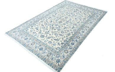 Nain - Very fine carpet with silk - 311 cm - 201 cm