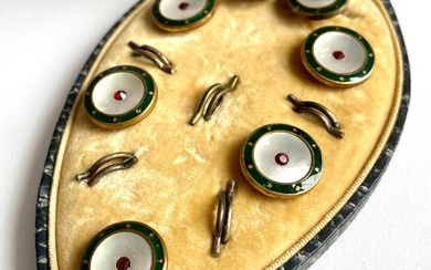 No Reserve Price - Cufflinks Victorian green enamel MOP buttons in original box
