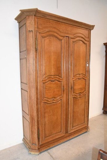 Oak paneled wardrobe (Ht.260 x 170 x 60cm)...