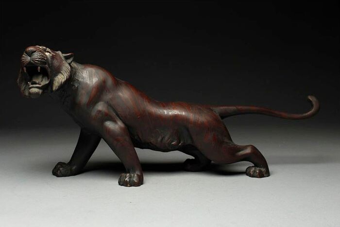 Okimono - Bronze - Large and very fine tiger, marked - Japan - Early 20th century