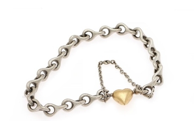 Ole Lynggaard: A small “Link” bracelet of 14k matted white gold with clasp of 18k gold in the shape of a heart. L. incl. clasp app. 19 cm. (2)