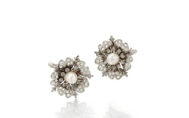 Pair of diamond and cultured pearls brooches (Coppia di spille in diamanti e perle coltivate)