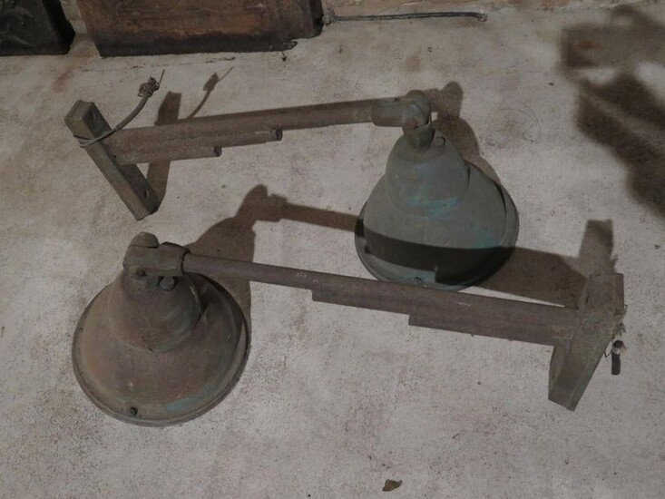 Pair of industrial outdoor lamps in cast iron...
