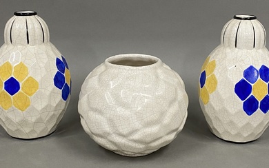 Paire de vases pansus à col renflé en céramique... - Lot 113 - Rossini