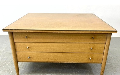 Paul McCobb Calvin Lamp Side Table Drawers. Metal tag: Connoisseur Collection.