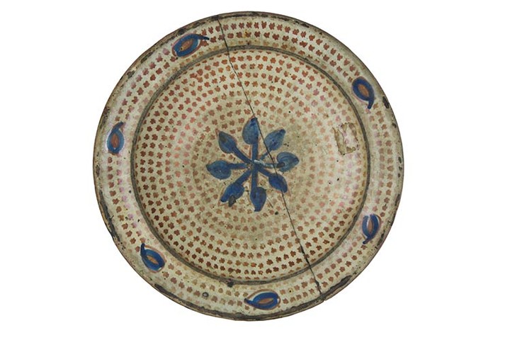 Plate Soup plate, with narrow brim and wide cavetto; small...