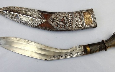 Presentation grade 19 century North Indian or Nepalese kukri in silver and gold mounting, massive