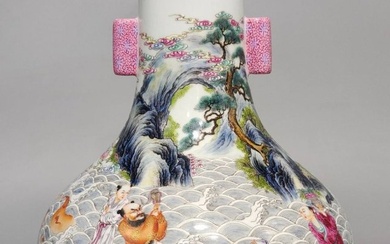 Qing Dynasty Yongzheng period famille rose vase