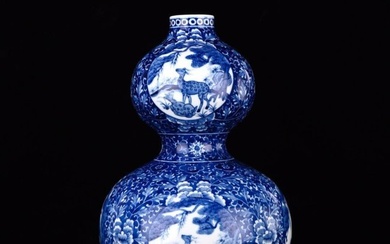 Qing Qianlong blue and white floral pattern window deer and crane gourd vase