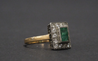 RING, 18K GOLD WITH DIAMONDS AND GREEN TOURMALINE.